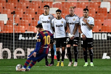 Messi rực sáng, Barcelona hạ Valencia và tiếp tục nuôi mộng vô địch