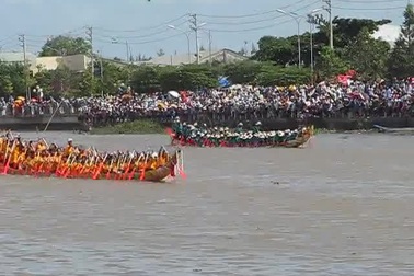 Sôi nổi giải đua ghe Ngo khu vực ĐBSCL.