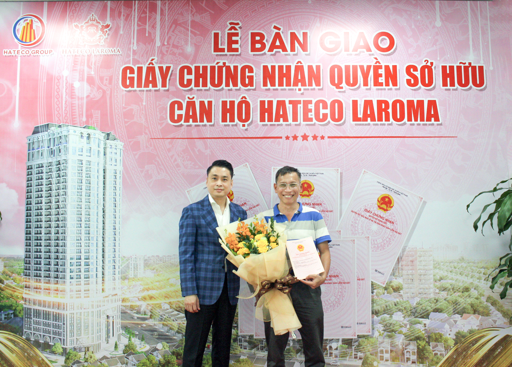 Cư dân Hateco Laroma phấn khởi trong ngày nhận sổ hồng - 5 Cư dân Hateco Laroma phấn khởi trong ngày nhận sổ hồng - 5