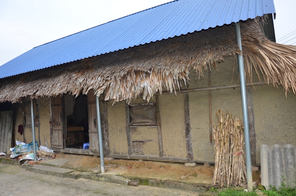 Cảm động cảnh em gái gác thanh xuân chăm chị tật nguyền mơ bát cháo có thịt - 5 Cảm động cảnh em gái gác thanh xuân chăm chị tật nguyền mơ bát cháo có thịt - 5