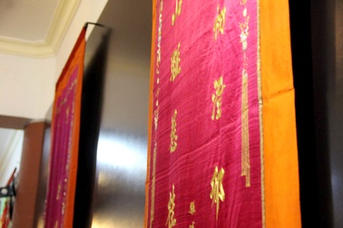 Trưng bày sưu tầm cổ vật “Gấm vóc vàng son thời Nguyễn”