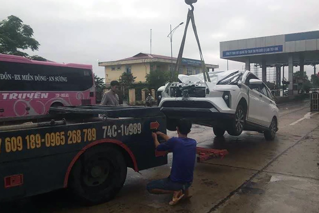 bot quảng trị trốn trạm.jpeg Xe con bị hư hỏng nặng phần đầu sau khi đâm vào xe tải phía trước (Ảnh: NV).