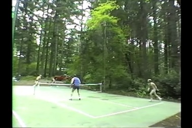 Đoạn phim về pickleball thập niên 1980 khiến "dân chơi" hiện đại sững sờ