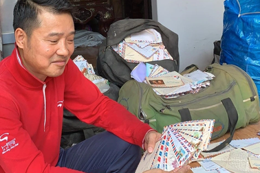 Cựu danh thủ Hồng Sơn kể thời đỉnh cao, được fan viết 5 bao tải thư