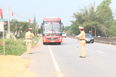 Một ngày xử phạt 92 xe khách nhồi nhét, chạy quá tốc độ