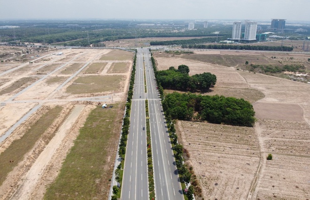 Hé lộ kịch bản thâu tóm 43 ha đất vàng của chủ cũ vũ trường New Century - 2 Hé lộ kịch bản thâu tóm 43 ha đất vàng của chủ cũ vũ trường New Century - 2