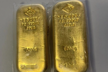 Anh chàng ở Đức bất ngờ tìm thấy số vàng nặng 2kg khi dọn nhà