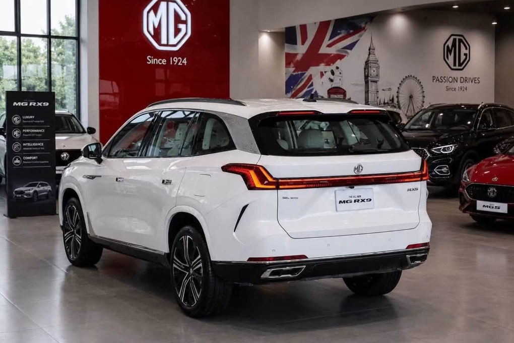 Thêm SUV PHEV sắp về nước: Cùng cỡ Palisade, dự kiến khoảng 1 tỷ đồng - 2 Thêm SUV PHEV sắp về nước: Cùng cỡ Palisade, dự kiến khoảng 1 tỷ đồng - 2