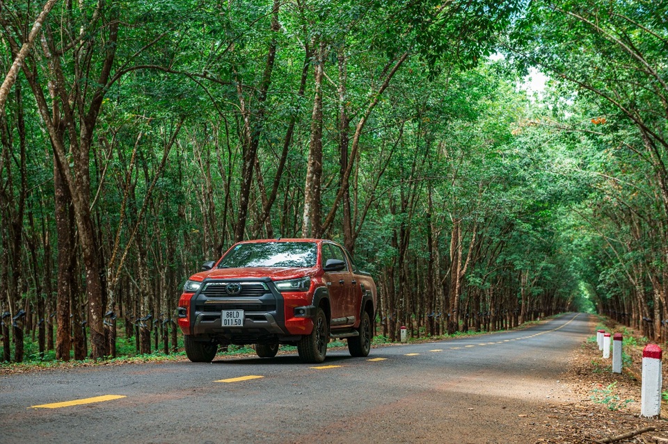Khách nườm nượp mua Toyota Hilux 2021 và đây là lý do - 2 Khách nườm nượp mua Toyota Hilux 2021 và đây là lý do - 2