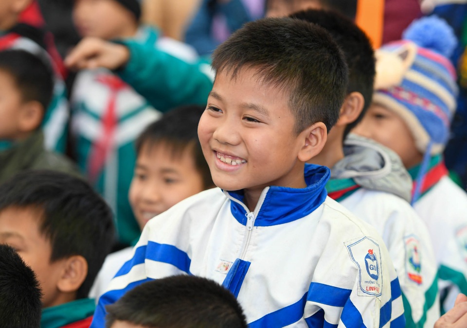 Khánh thành Phòng học Dân trí: Thầy trò hết cảnh vừa dạy, vừa lo lớp sập - 26 Khánh thành Phòng học Dân trí: Thầy trò hết cảnh vừa dạy, vừa lo lớp sập - 26
