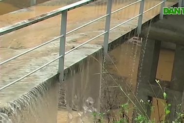 Nỗ lực “giải cứu” thủy điện  Đắk Sin ngập trong nước