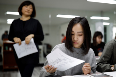 Nhật Bản: Chiến dịch kêu gọi bãi bỏ quy định tóc thẳng, màu đen ở học sinh