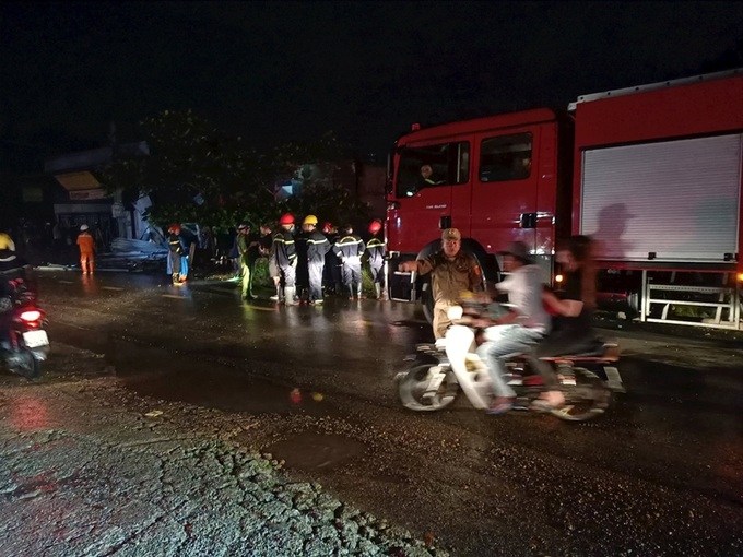 Hiện trường vụ cháy nhà để ở kết hợp sửa chữa xe máy tại số 414 đường Hải Thượng Lãn Ông, xã Phong Nẫm, thành phố Phan Thiết, tỉnh Bình Thuận 