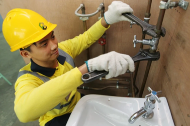 Mỹ cần cấp tốc hơn nửa triệu thợ điện, thợ sửa ống nước