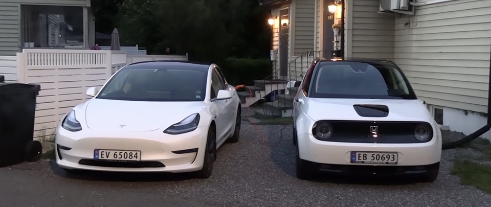 Xem xe Honda E sạc điện cho Tesla Model 3 - 1 Xem xe Honda E sạc điện cho Tesla Model 3 - 1