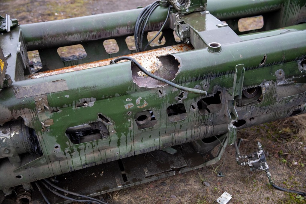 Mỹ không gửi phụ tùng, Ukraine phải dỡ 8 vua pháo M777 để sửa một khẩu - 2