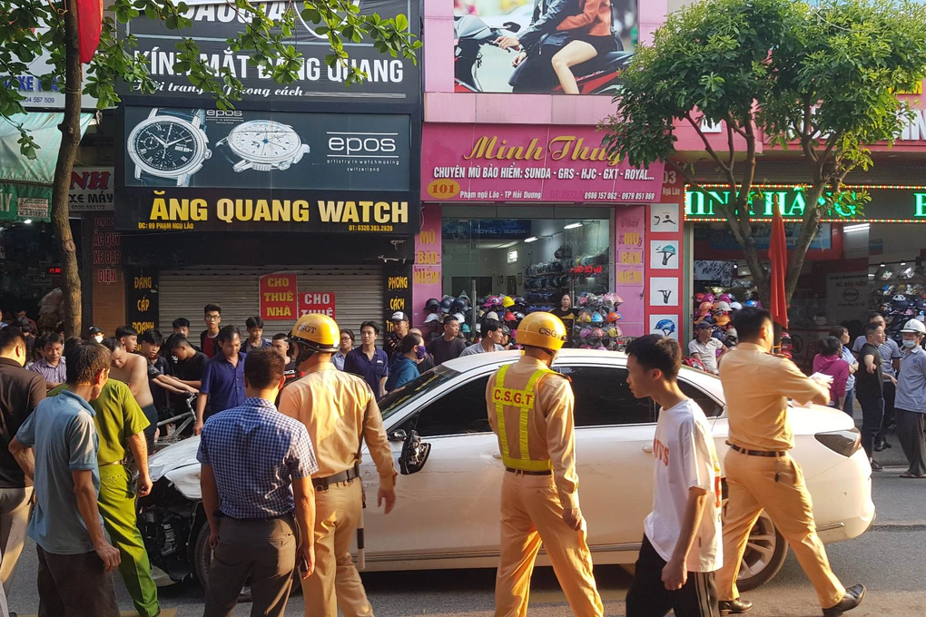 Hải Dương: Tài xế ma men tông 3 xe máy, 1 xe đạp khiến 2 người bị thương - 1 Hải Dương: Tài xế ma men tông 3 xe máy, 1 xe đạp khiến 2 người bị thương - 1
