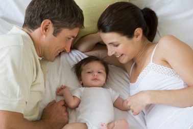 Thoát hiểm khi con bắt quả tang bố mẹ “yêu”