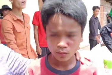 Bị vây do đánh trẻ em, công nhân điện gió phải trốn vào nhà chủ tịch xã