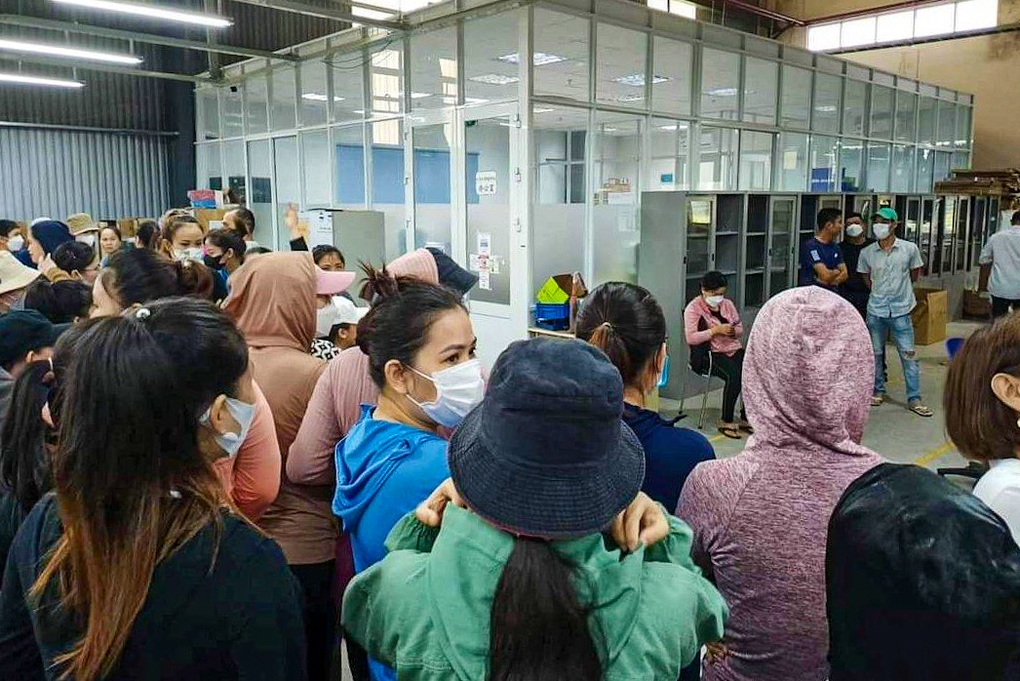 Vụ công nhân chặn xe hàng: Giám sát chi trả lương, hỗ trợ tìm việc mới - 2 Vụ công nhân chặn xe hàng: Giám sát chi trả lương, hỗ trợ tìm việc mới - 2