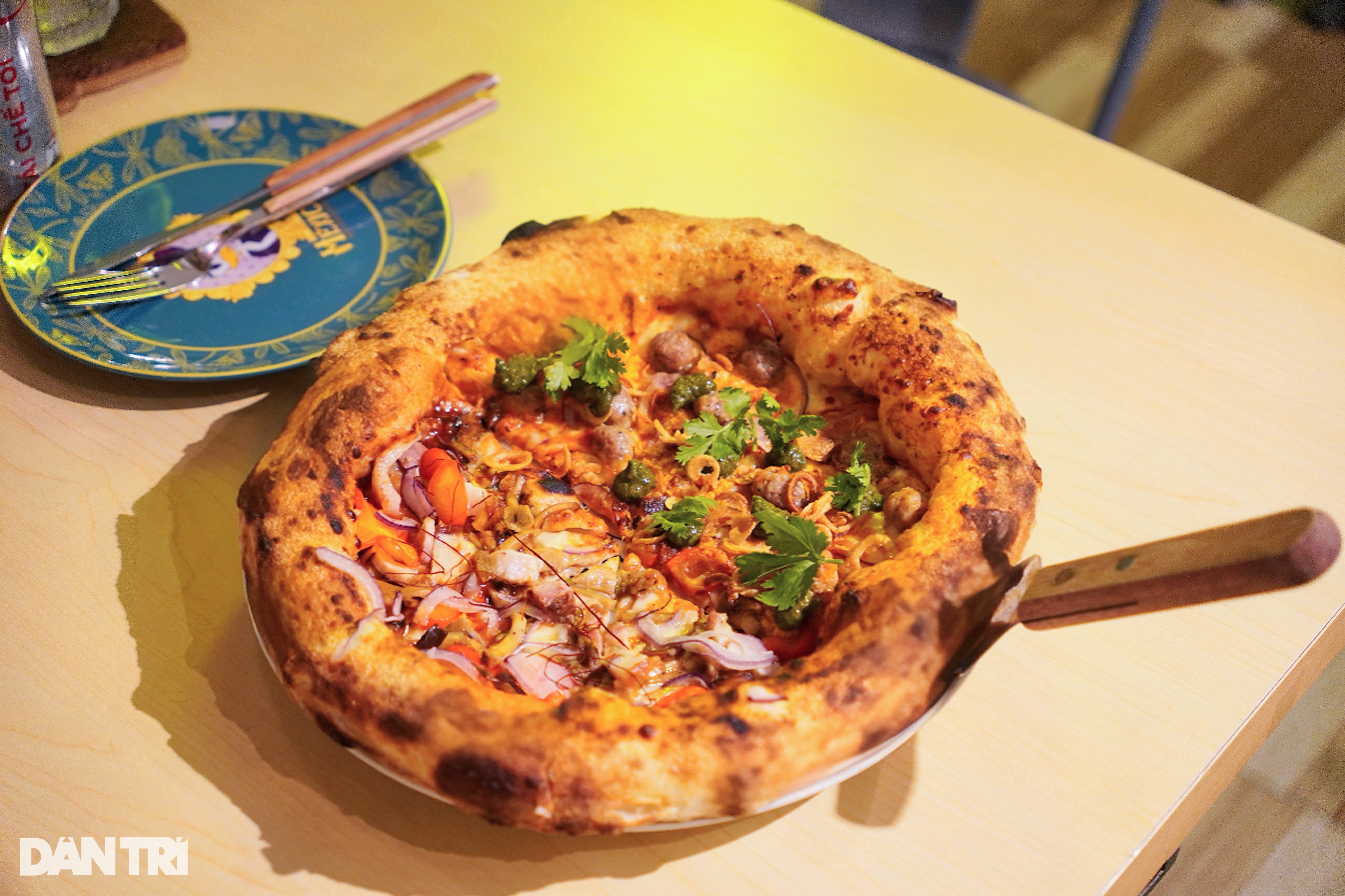 Tiệm pizza chỉ bán 2 tiếng mỗi ngày ở TPHCM: Chủ quán sợ... đông khách - 3