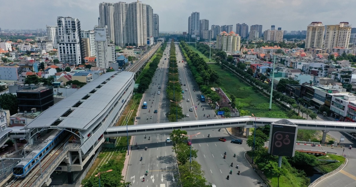 View - Diện mạo 9 cầu đi bộ kết nối nhà ga Metro số 1 vừa hoàn thành | Báo Dân trí