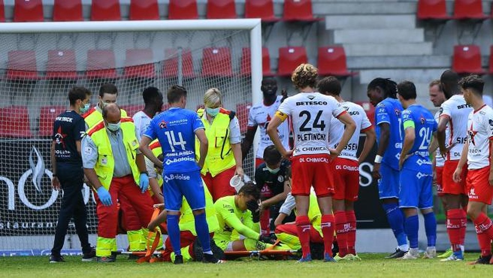 Chấn thương kinh hoàng, cựu thủ môn tuyển Bỉ bị vỡ hộp sọ - 1