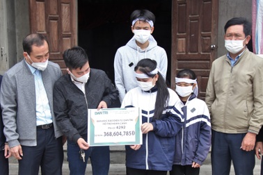 Hơn 445 triệu đồng đến với những đứa trẻ mẹ chết bên bờ ruộng khi đi mò cua