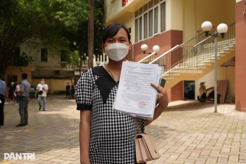 Nghìn người nhễ nhại bốc thăm mua nhà, khốc liệt qua lá phiếu may rủi - 3 Nghìn người nhễ nhại bốc thăm mua nhà, khốc liệt qua lá phiếu may rủi - 3