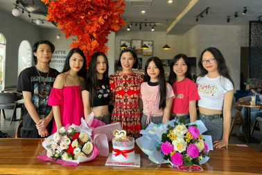 Cuộc sống của bà mẹ ở Hà Nội có 2 tử cung sinh 7 con