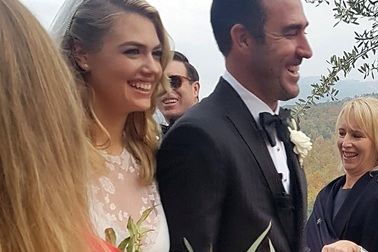 Siêu mẫu Kate Upton bất ngờ lên xe hoa với bạn trai giàu có