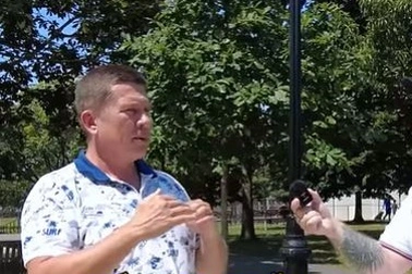 Quan chức Nga trốn nhập ngũ, sang Mỹ làm lái xe tải?