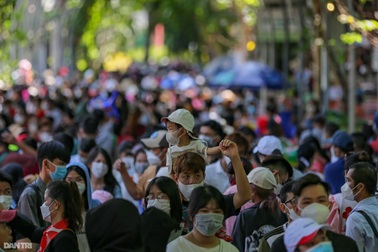 Hàng chục nghìn du khách tham quan, cắm trại ở Thảo cầm viên Sài Gòn