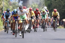 Nguyễn Tấn Hoài đoạt lại áo xanh giải xe đạp xuyên Việt 2022