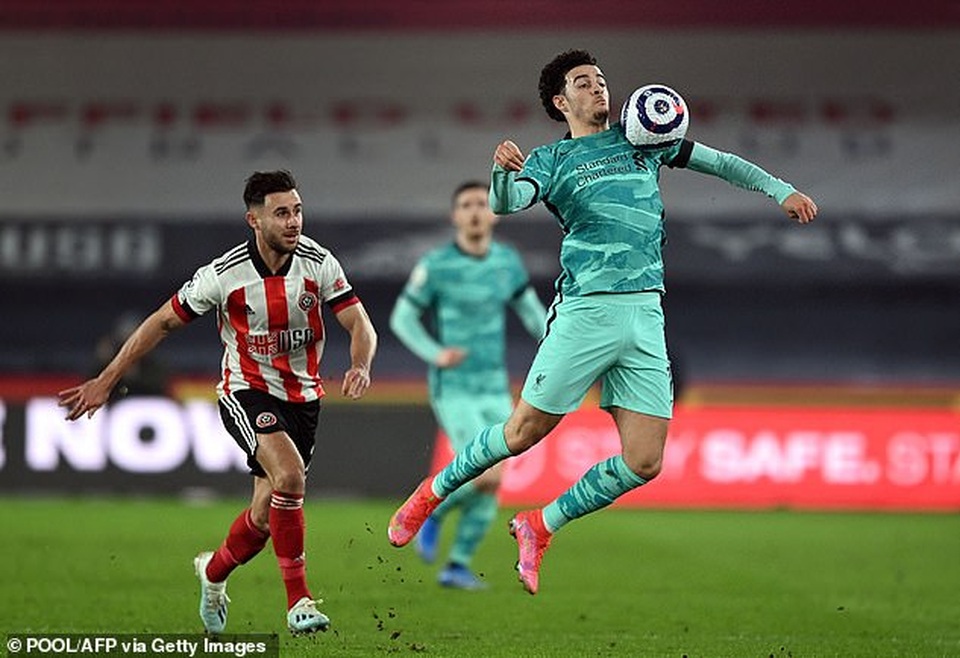 Sao trẻ Liverpool có hành động đẹp sau khi giúp đội nhà giành chiến thắng - 2