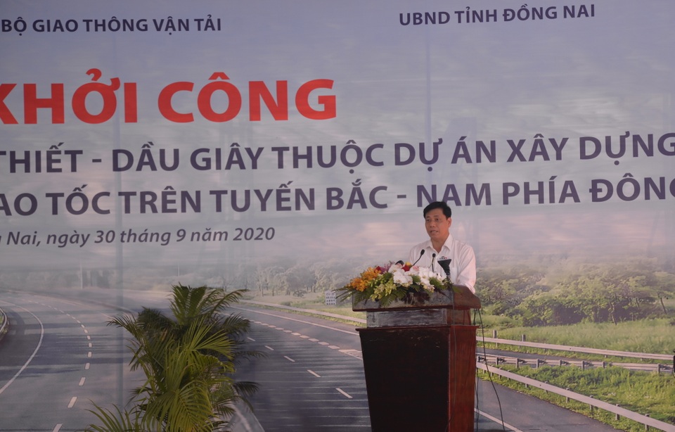 Phó Thủ tướng nhấn nút khởi công dự án cao tốc Phan Thiết - Dầu Giây - 2 Phó Thủ tướng nhấn nút khởi công dự án cao tốc Phan Thiết - Dầu Giây - 2