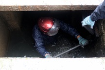 Chuyện những người "trót" yêu nghề dầm mình dưới làn nước đen