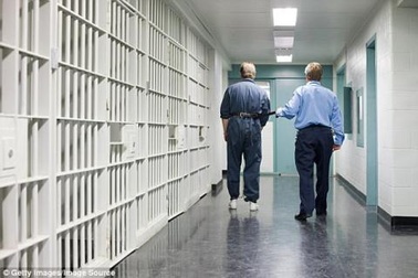 Trại giam cấp búp bê tình dục cho tù nhân nam