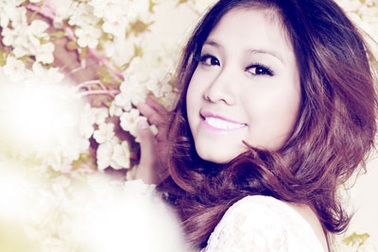 “Sao mai” Bích Hồng ra mắt “Mùa xuân đầu tiên”