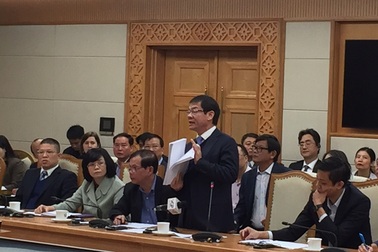 Ô tô nhập khẩu “tắc” đường về Việt Nam: Lý nào lọt tai?