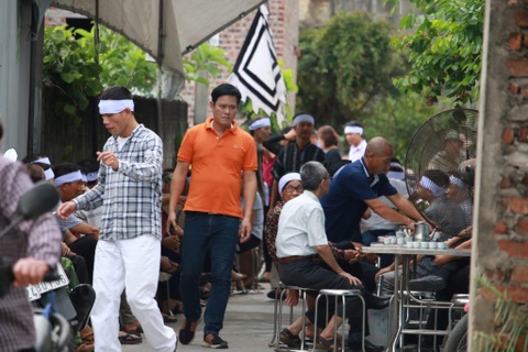 Sau tai nạn thảm khốc, tang trắng bao trùm xóm nhỏ