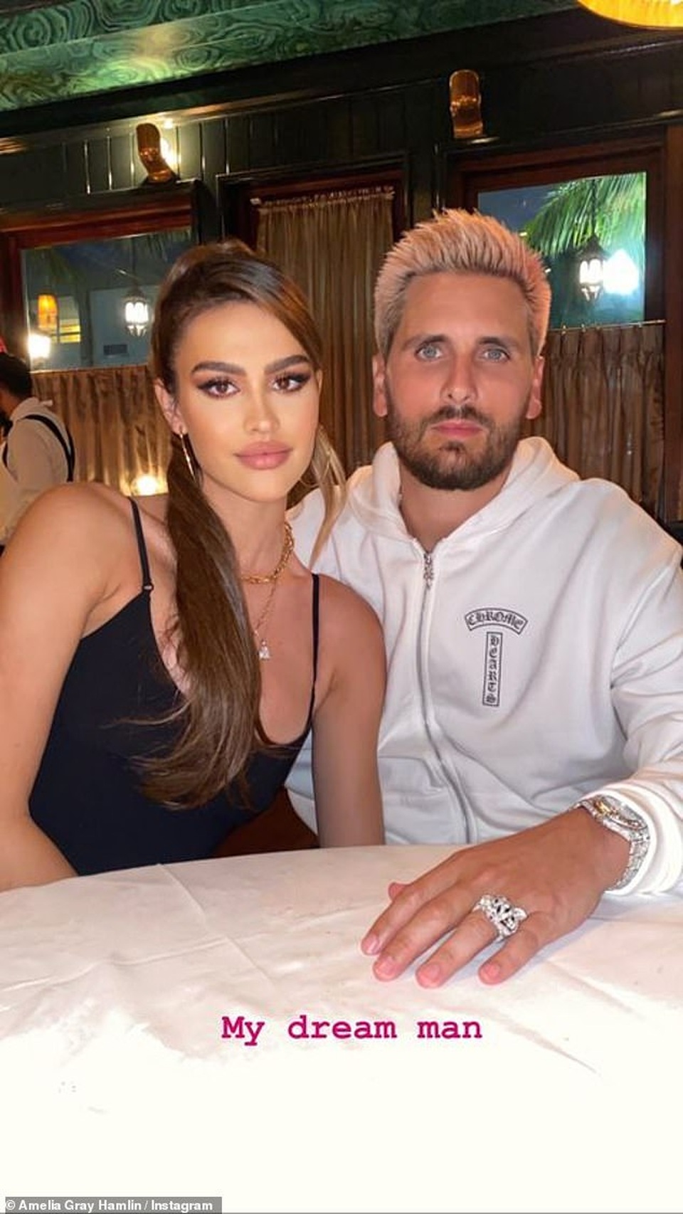 Bạn gái kém 18 tuổi của tay chơi Scott Disick khoe dáng bốc lửa - 8 Bạn gái kém 18 tuổi của tay chơi Scott Disick khoe dáng bốc lửa - 8