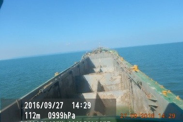 Một thuyền viên tàu chở bùn rơi xuống biển tử vong