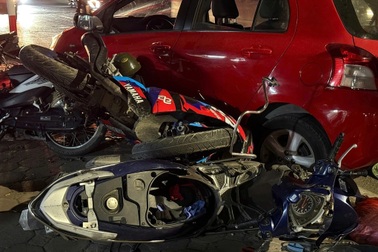 Từ vụ ô tô tông 6 xe máy ở Hà Nội: Có được rời hiện trường sau tai nạn?