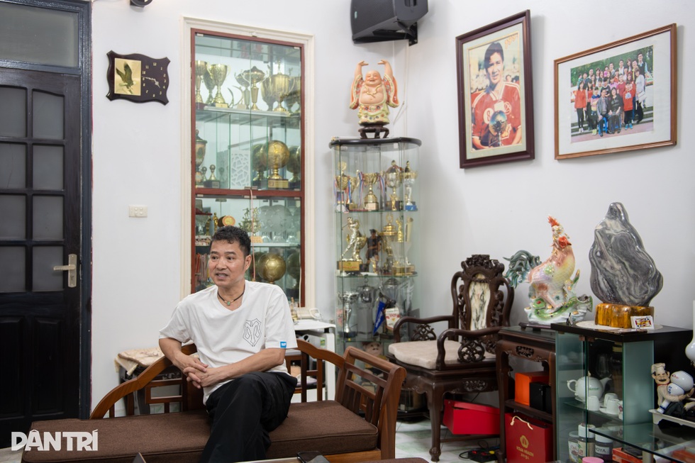 Danh Thủ Hồng Sơn kể màn tỏ tình 1.000 bông hoa, hẹn hò có mẹ vợ đi cùng - 2 Danh Thủ Hồng Sơn kể màn tỏ tình 1.000 bông hoa, hẹn hò có mẹ vợ đi cùng - 2