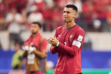 Ronaldo bật khóc khi Bồ Đào Nha bị loại khỏi World Cup