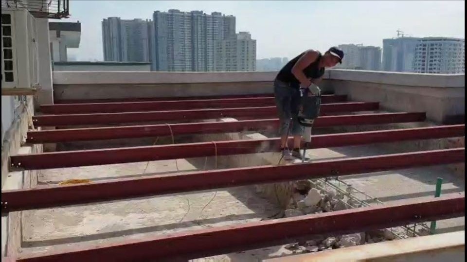 Cư dân chung cư Văn phòng Quốc hội tự ý trổ cửa lấy gió trời vì quá nóng? - 2 Cư dân chung cư Văn phòng Quốc hội tự ý trổ cửa lấy gió trời vì quá nóng? - 2