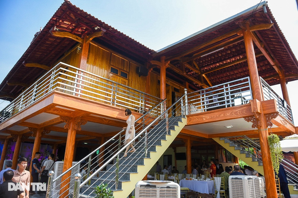 Mạc Văn Khoa đám cưới quê hoành tráng: Cổng miền Tây bay ra Hải Dương - 10 Mạc Văn Khoa đám cưới quê hoành tráng: Cổng miền Tây bay ra Hải Dương - 10