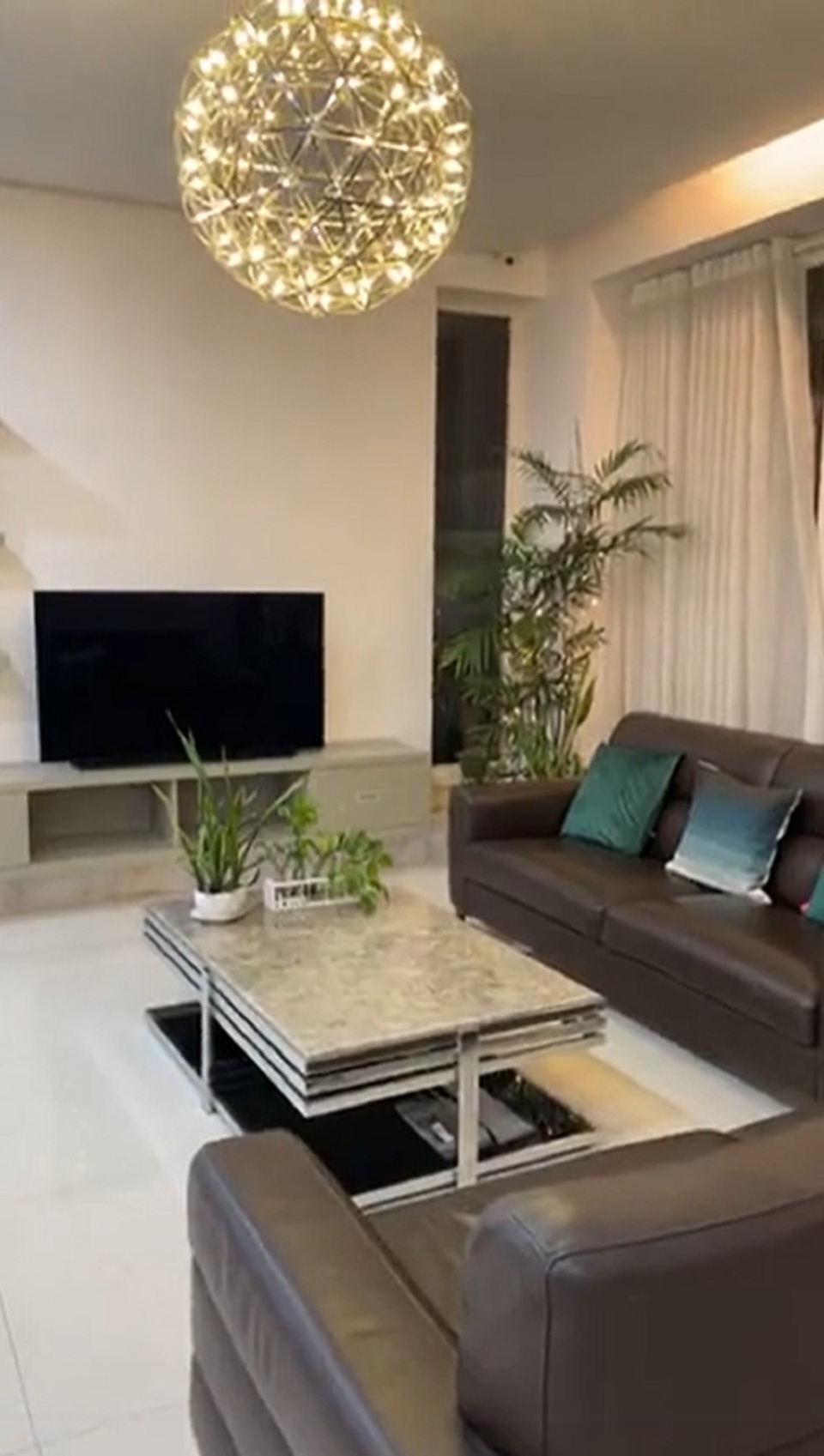 Quyền Linh hé lộ không gian trong ngôi biệt thự sang trọng dịp Giáng sinh - 3 Quyền Linh hé lộ không gian trong ngôi biệt thự sang trọng dịp Giáng sinh - 3