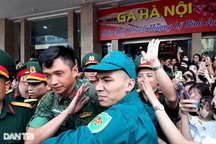 "Thần tượng hóa" quân nhân Lê Hoàng Hiệp: Lệch lạc, phản cảm